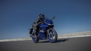 Yamaha R15 ABS: esportividade e tecnologia 2025